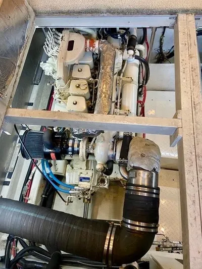 Perfect Ten Yacht Photos Pics Port engine 