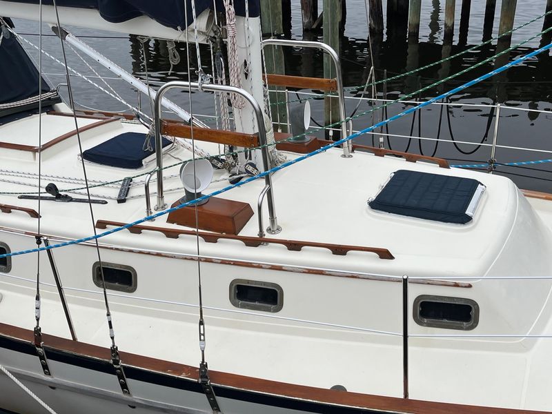 1998 Pacific Seacraft 37