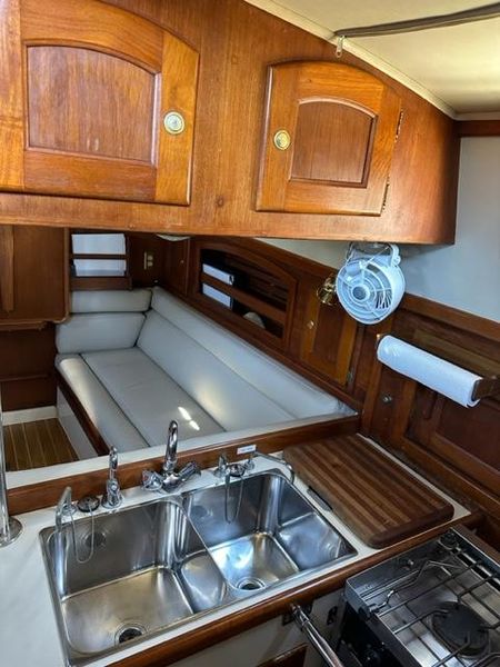 1998 Pacific Seacraft 37