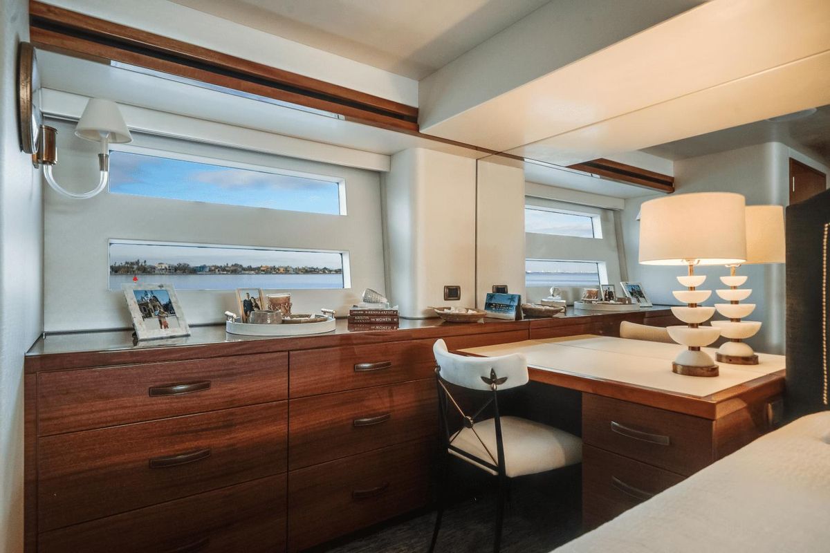 2018 Hatteras 60 
