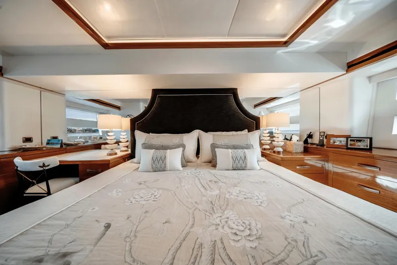 Endless C's Yacht Photos Pics 