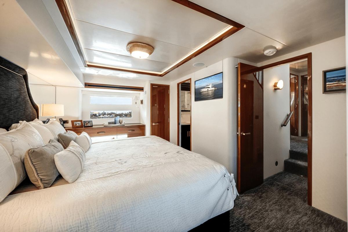 2018 Hatteras 60 