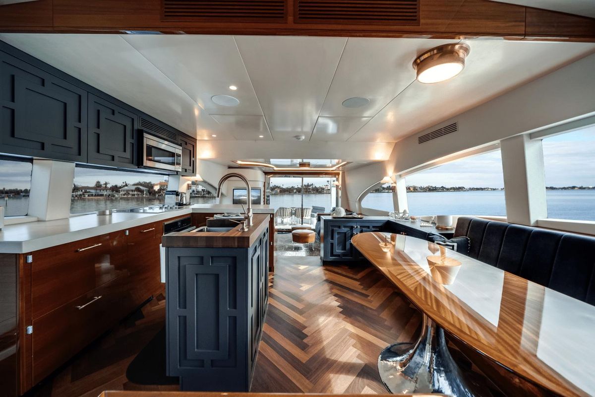 2018 Hatteras 60 