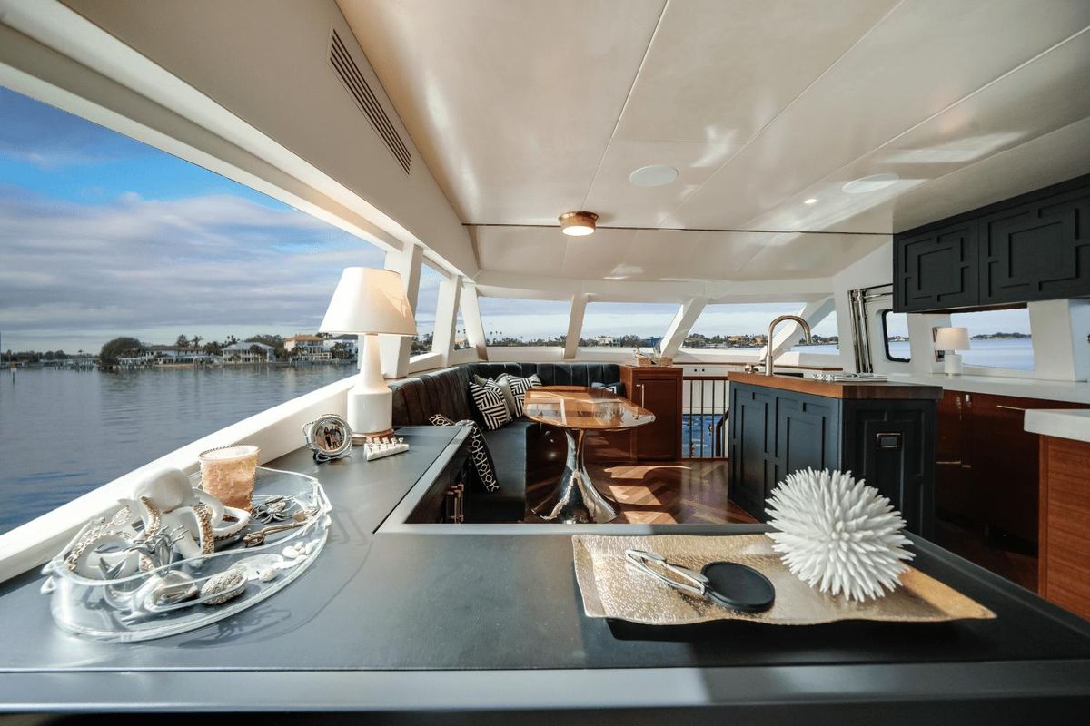 2018 Hatteras 60 