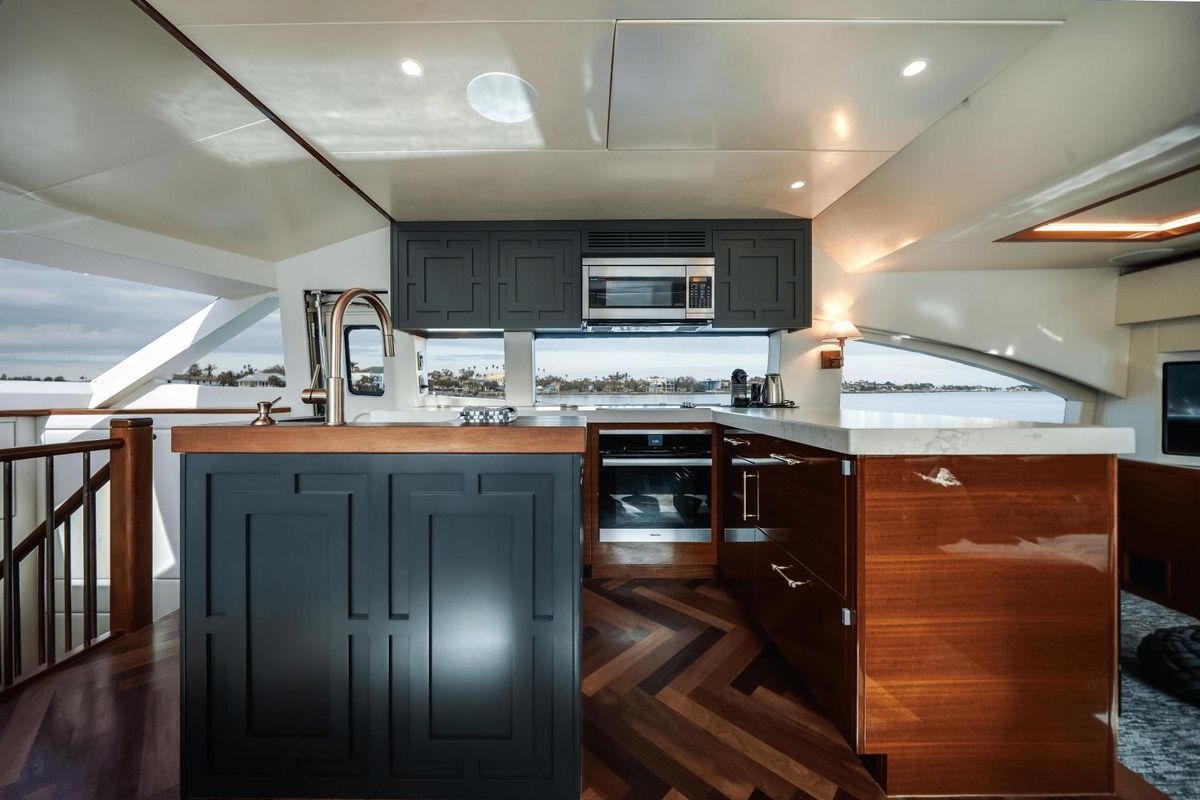 2018 Hatteras 60 