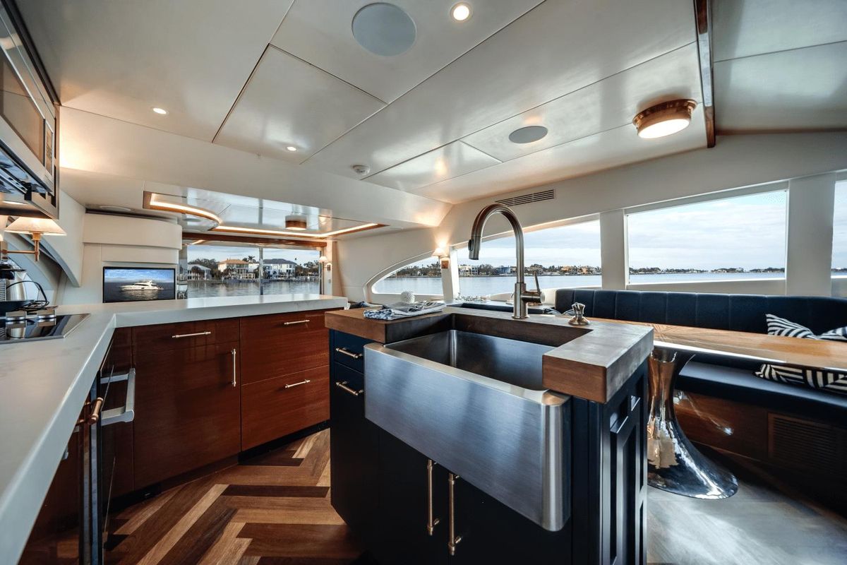 2018 Hatteras 60 