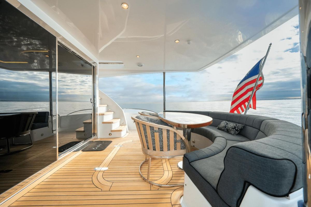 2018 Hatteras 60 