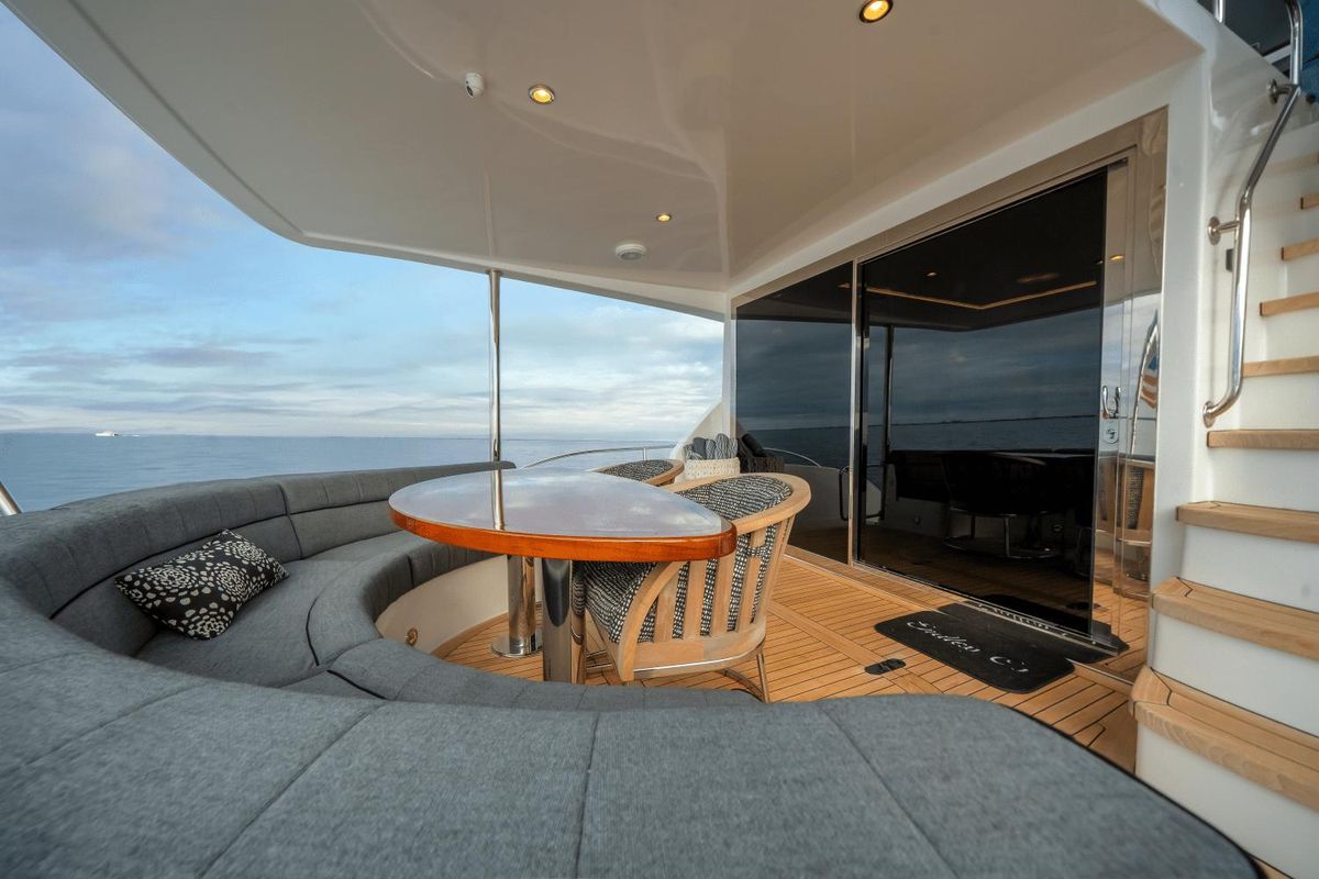2018 Hatteras 60 