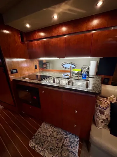 Makin Waves Yacht Photos Pics 