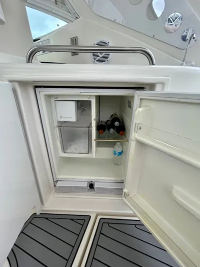 Makin Waves Yacht Photos Pics 