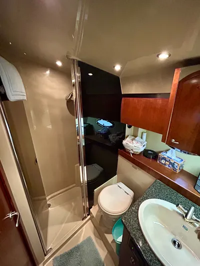 Makin Waves Yacht Photos Pics 