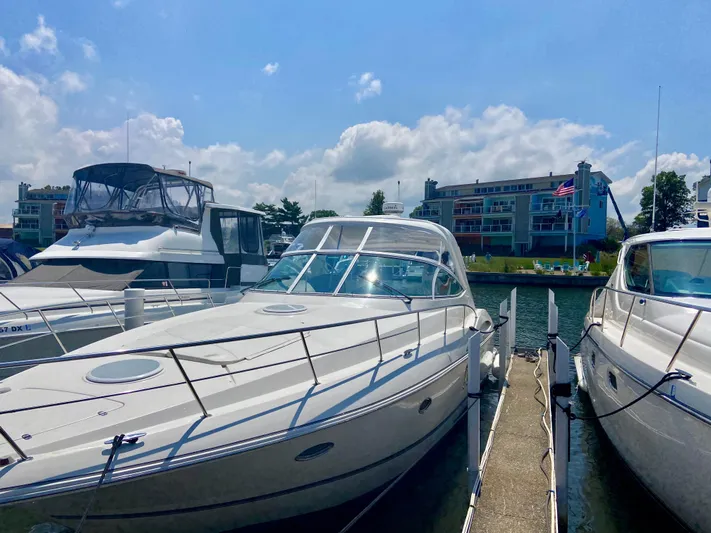 Makin Waves Yacht Photos Pics 