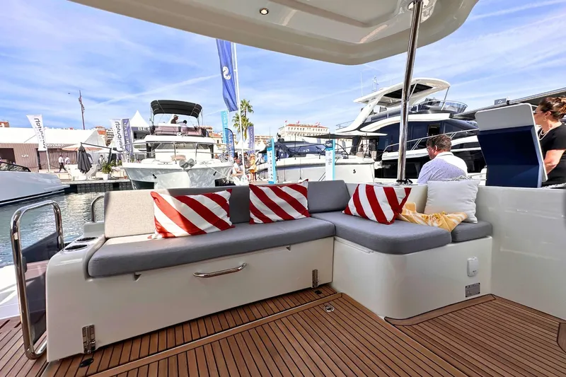  Yacht Photos Pics Beneteau Swift Trawler 41 Fly 2025, featuring a stylish deck with comfortable seating.