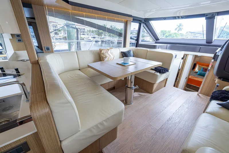 Four Sail Yacht Photos Pics Salon Seating