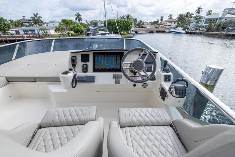 Four Sail Yacht Photos Pics Fly helm