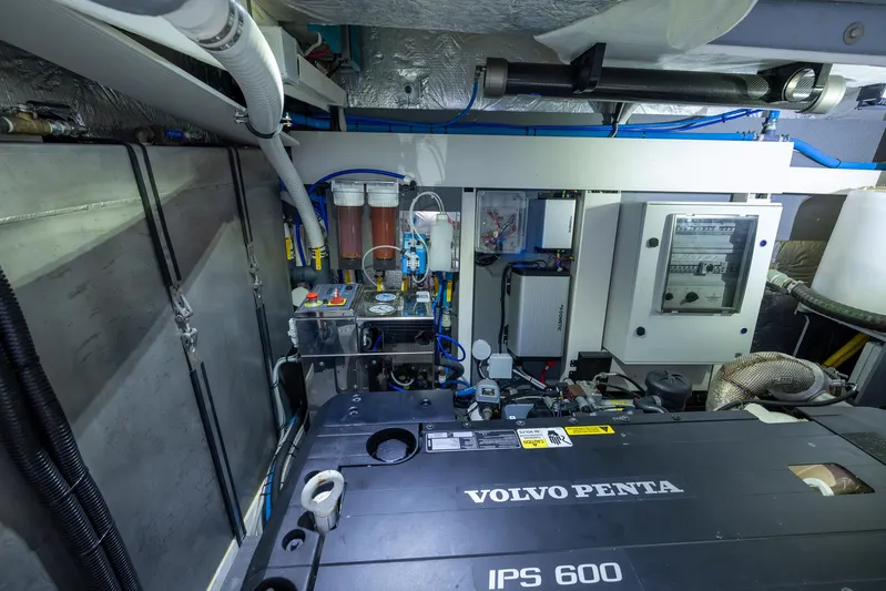 Four Sail Yacht Photos Pics ER