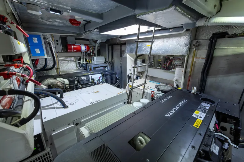 Four Sail Yacht Photos Pics ER AFT