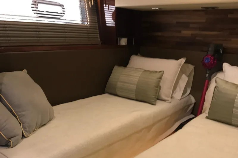 Forevermore Yacht Photos Pics 2016 Sea Ray L590 Fly cabin with twin beds and elegant decor.