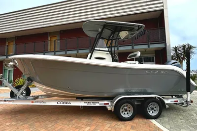 Cobia Center Console 220