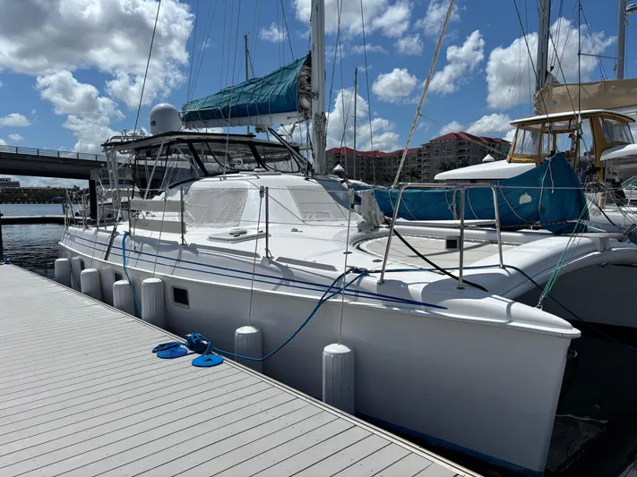 Making Memorie's Yacht Photos Pics Sailing catamaran Manta 40, 1999 model, docked at marina under blue sky.