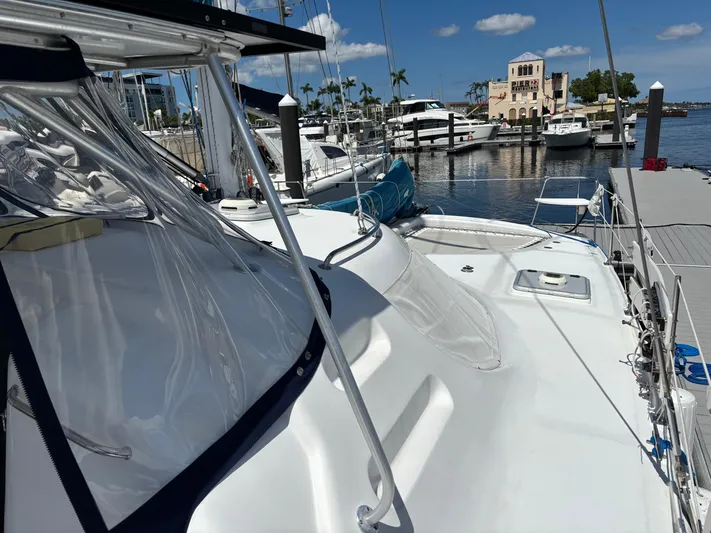 Making Memorie's Yacht Photos Pics Sailboat Manta 40, 1999 model, docked at marina with clear skies and waterfront view.