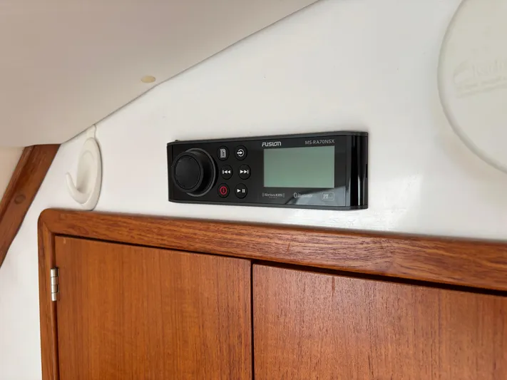 Making Memorie's Yacht Photos Pics Fusion MS-RA70NSX stereo system installed on 1999 Manta 40 yacht interior.
