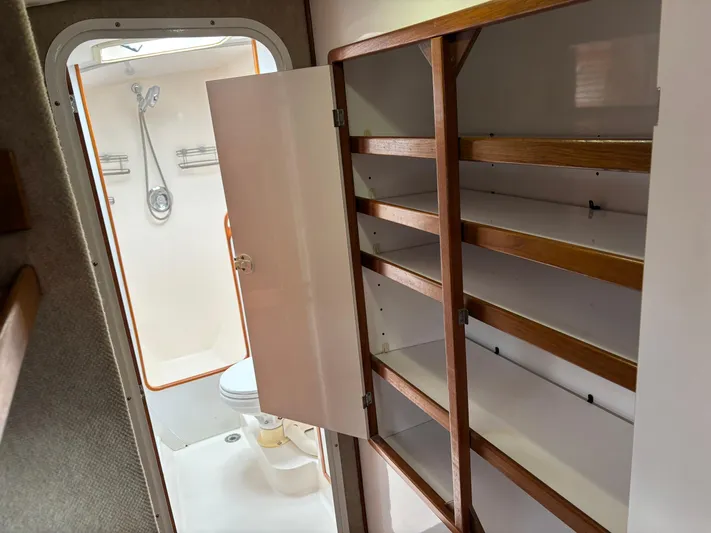 Making Memorie's Yacht Photos Pics Interior of 1999 Manta 40 yacht showing bathroom and wooden shelving.