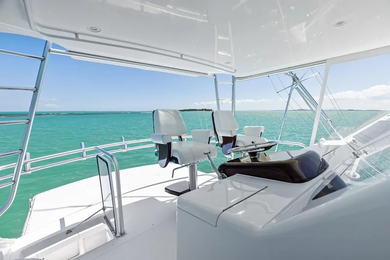 Ivelymar Yacht Photos Pics 2005 Viking 56 Convertible yacht helm with ocean view and modern seating.