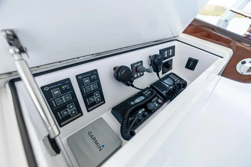 Ivelymar Yacht Photos Pics Control panel of 2005 Viking 56 Convertible yacht with Garmin navigation equipment.