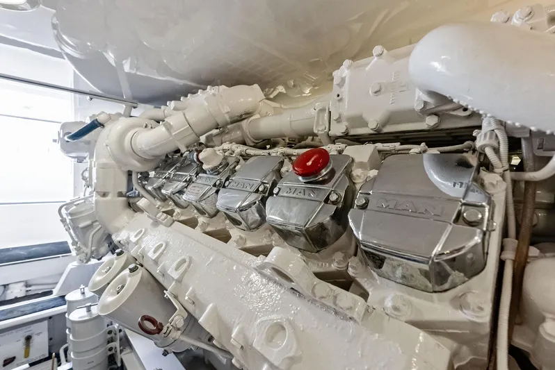 Ivelymar Yacht Photos Pics 