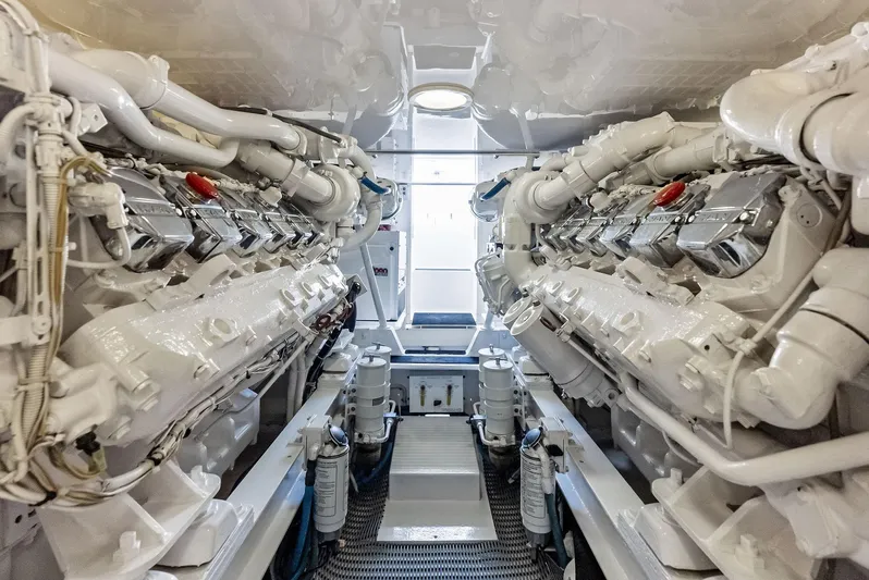 Ivelymar Yacht Photos Pics 