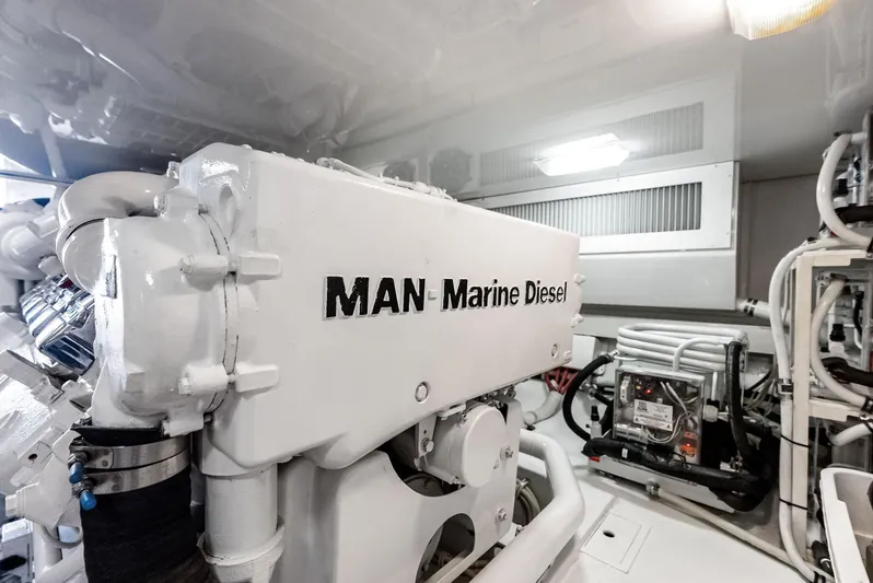 Ivelymar Yacht Photos Pics 