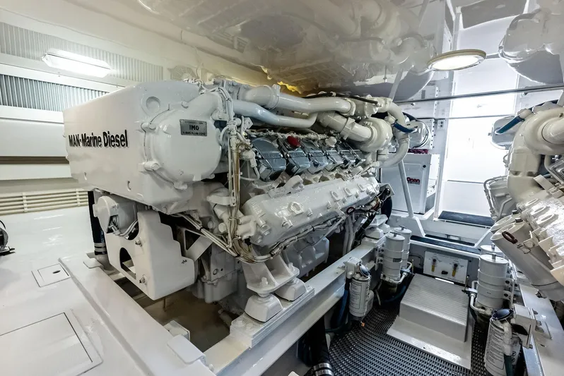 Ivelymar Yacht Photos Pics 