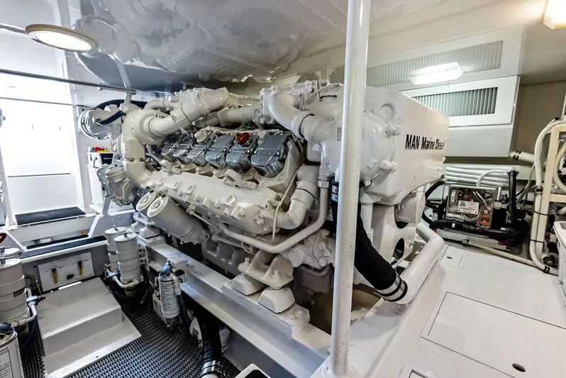 Ivelymar Yacht Photos Pics 