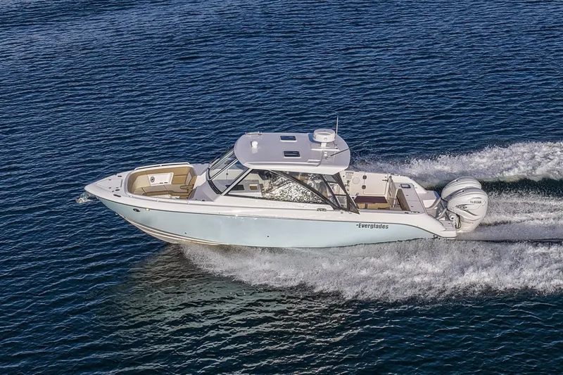  Yacht Photos Pics 2023 Everglades 340 Dual Console boat cruising on open water.