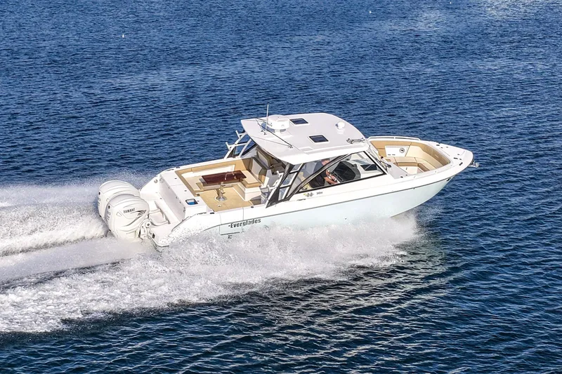  Yacht Photos Pics 2023 Everglades 340 Dual Console boat cruising on open water.