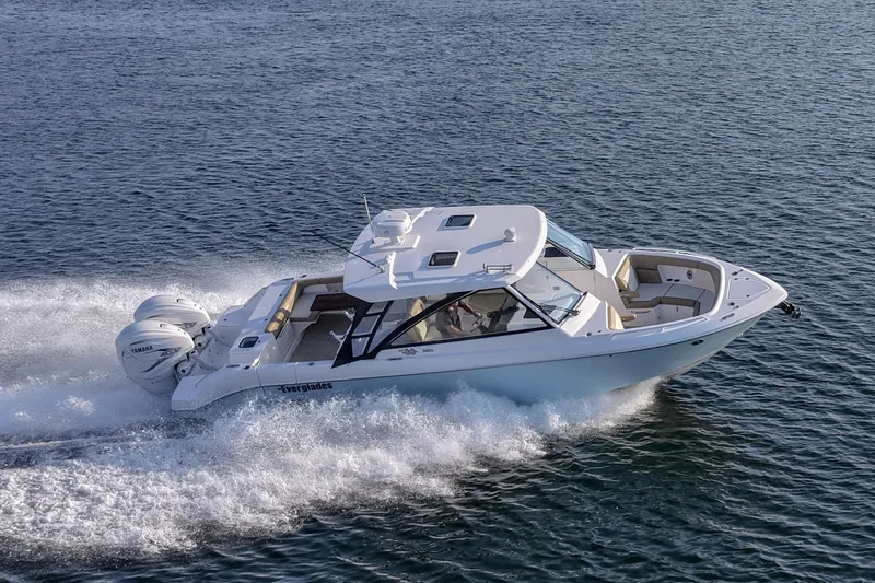  Yacht Photos Pics 2023 Everglades 340 Dual Console boat cruising on open water.