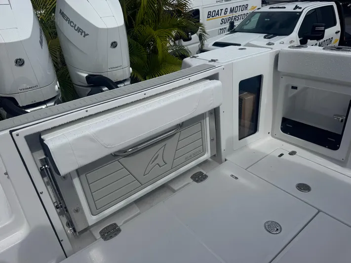  Yacht Photos Pics 2026 Blackfin 302 CC boat with Mercury engines, featuring a sleek deck and storage compartments.