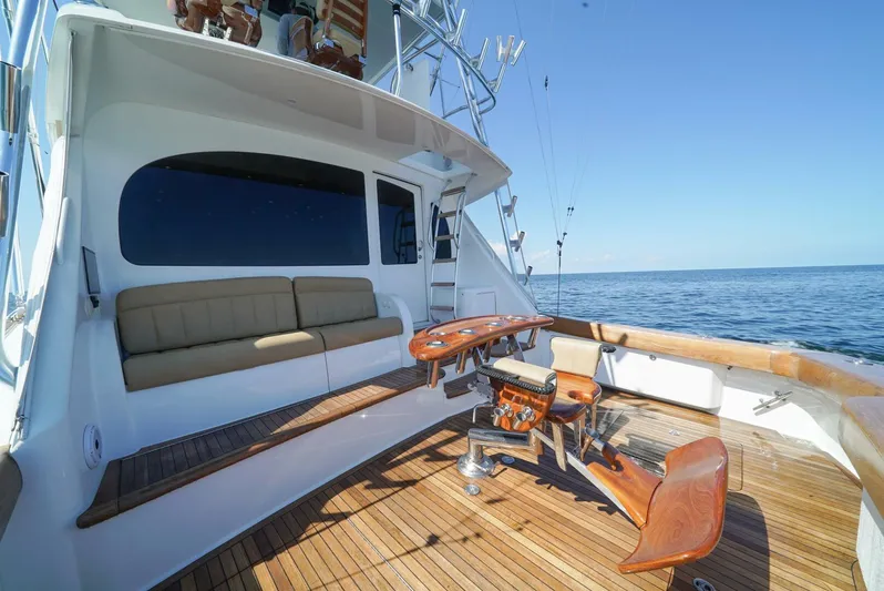 Synchronicity Yacht Photos Pics 2013 Viking 55 Convertible yacht deck with seating and fishing chair.