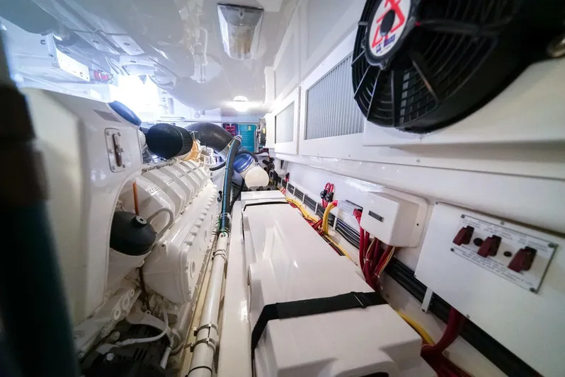 Synchronicity Yacht Photos Pics 