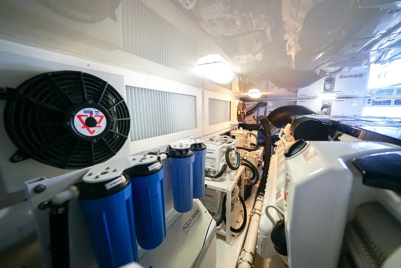 Synchronicity Yacht Photos Pics 