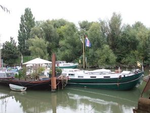 1908 Barge Live aboard