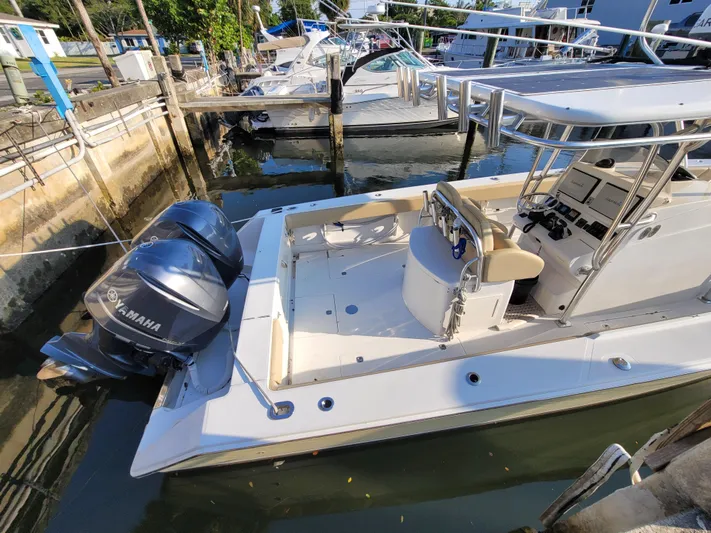 Every Effort Yacht Photos Pics 2008 Jupiter 34 FS boat docked with twin Yamaha engines.