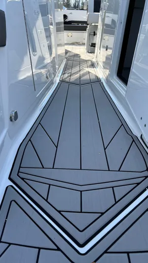 Yacht Photos Pics Monterey 385 SE 2021 boat deck with sleek, modern design and gray flooring.