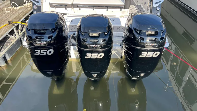  Yacht Photos Pics 2021 Monterey 385 SE with triple Mercury Verado 350 outboard engines.