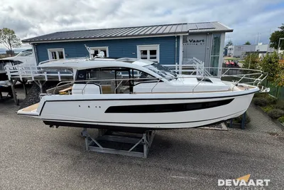 2022 Sealine C335