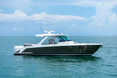 Tiara Yachts 38 LS