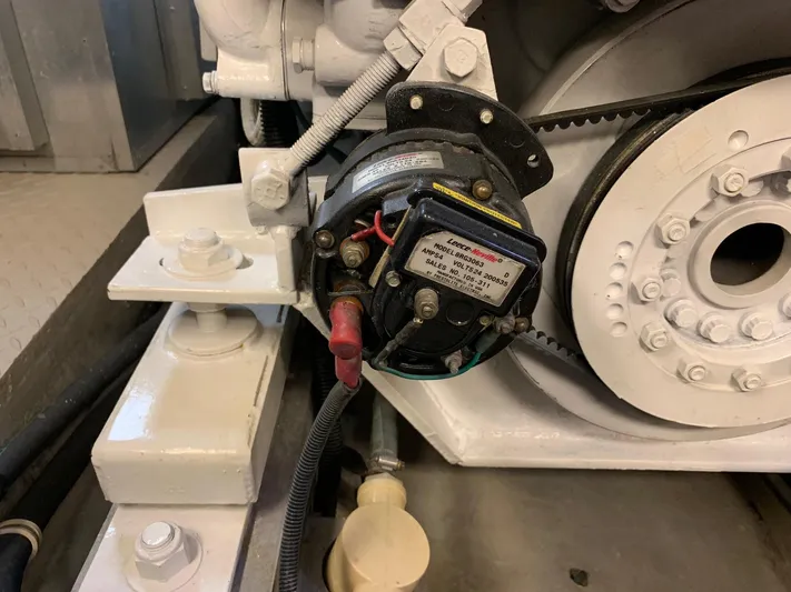 Luchy Yacht Photos Pics 1995 SEA RAY 63 SURFACE DRIVE