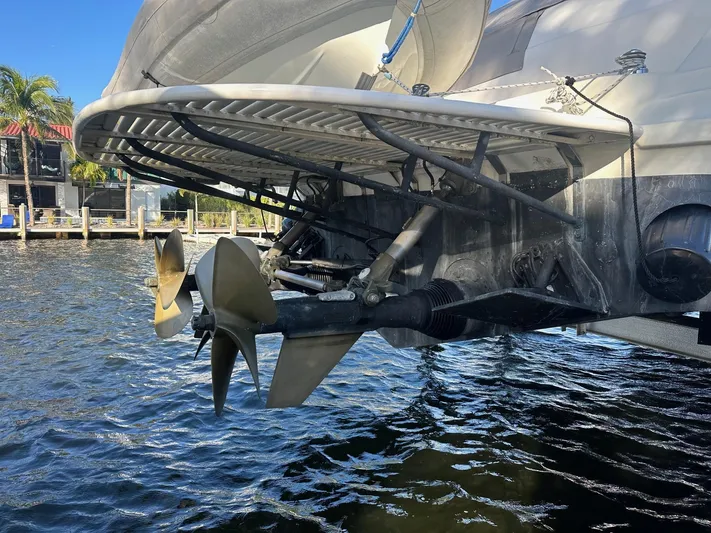 Luchy Yacht Photos Pics 1995 SEA RAY 63 SURFACE DRIVE