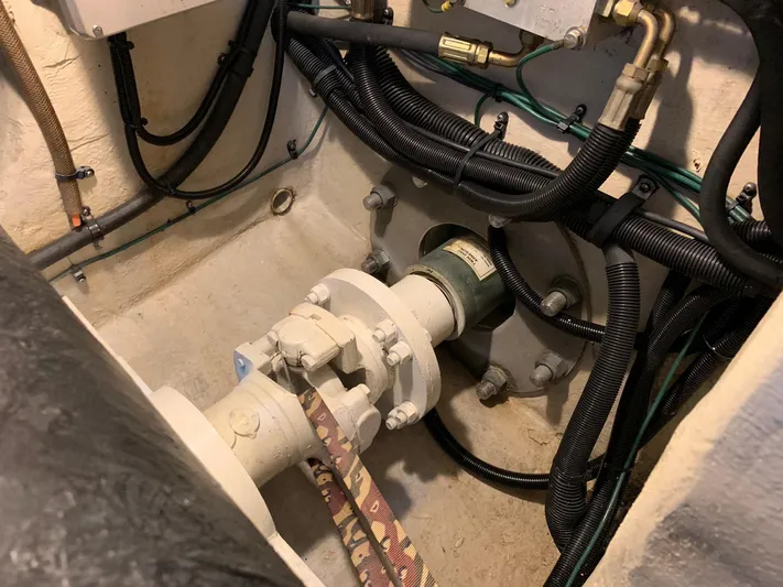 Luchy Yacht Photos Pics 1995 SEA RAY 63 SURFACE DRIVE